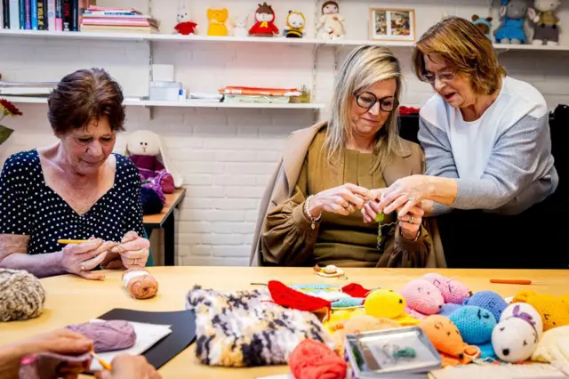 నిట్టింగ్ అల్లడం, వ్యసనం అలవాటు