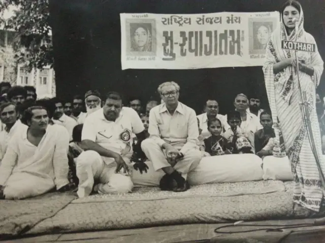 પૂનમ માડમ કોણ છે?