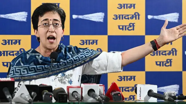 दिल्ली की पूर्व मुख्यमंत्री आतिशी ने राघव चड्ढा से पूछा कि 'आप बीजेपी से इतना डरते क्यों हो'