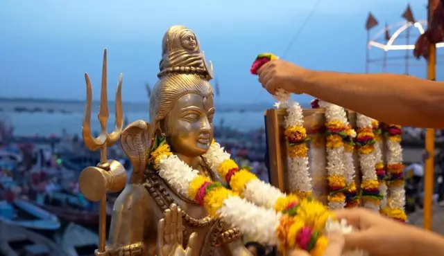 ہندوؤں کے بھگوان شیو جی کا مجسمہ