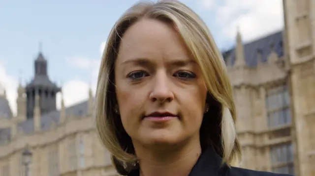 Лора Кюнсберг – одна з головних політичних кореспонденток ВВС