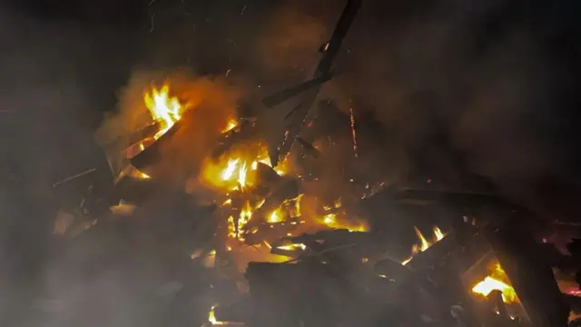 На місці удару спалахнула пожежа 