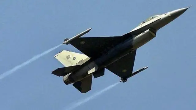 جنگنده نظامی