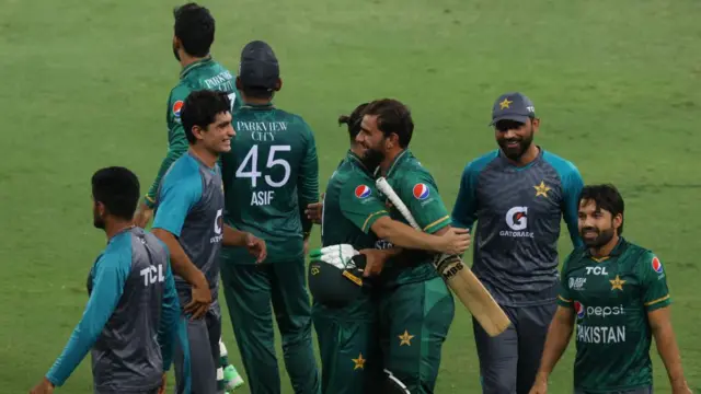 পাকিস্তানের দুশ্চিন্তা মিডল অর্ডার