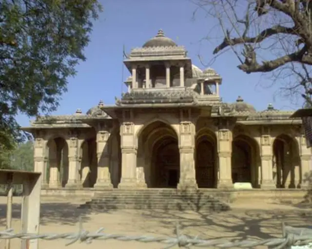 રોજા-રોજીનો મકબરો