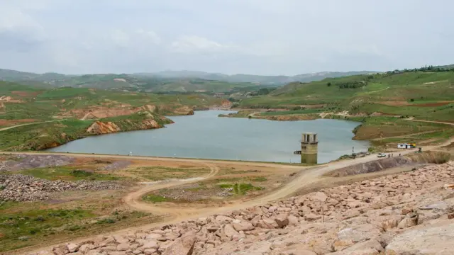 سد گرمی میانه