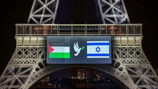 Ka hor ku dhawaaqista Macron, calamada Falastiiniyiinta iyo Israa’iil lagu dhejiyay daarta Eiffel habeenkii Axadda