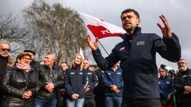 ইউক্রেনের শস্য আমদানির প্রতিবাদে বিক্ষোভ করে পোল্যান্ডের কৃষকরা