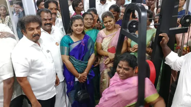 200 இலவச உடற்பயிற்சி கூடங்கள்