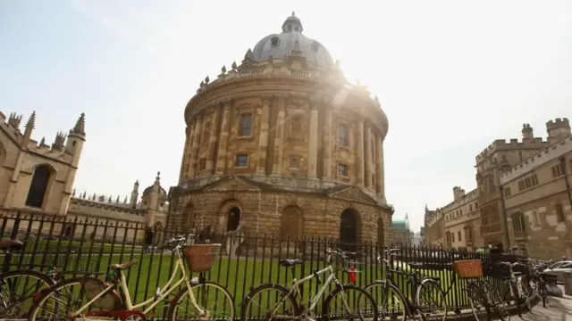 ऑक्सफोर्ड विश्वविद्यालय को यूनाइटेड किंगडम का सबसे पुराना विश्वविद्यालय होने का गौरव प्राप्त है