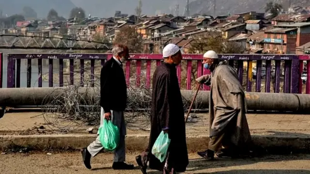 भारताची 10 टक्के लोकसंख्या 60 वर्षं वयाच्या पुढील आहे.