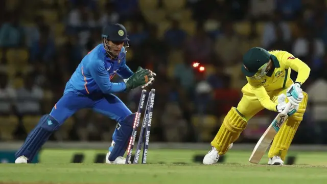 மஹேந்திர சிங் தோனி - ஸ்டம்பிங்