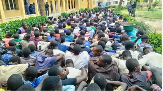 Awọn afurasi tọwọ awọn agbofinro tẹ