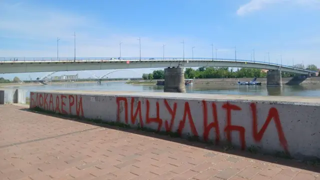 Antistudentske poruke na novosadskom keju