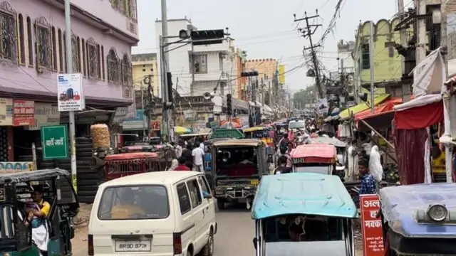 भागलपुर के लोग सड़कों हालत और ट्रैफ़िक जाम से सबसे ज़्यादा परेशान नज़र आते हैं.
