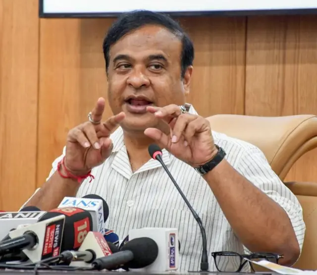 आसामचे मुख्यमंत्री हिमंता बिस्व सरमा यांनी गौरव गोगाई यांचं नाव न घेता काँग्रेस पक्षाला प्रश्न विचारलेत.