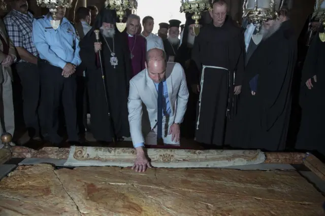 Принц Уильям со священниками