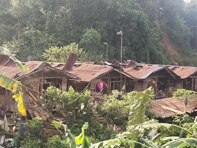 မုန်လိုင်ခက် စစ်ရှောင်စခန်း တိုက်ခိုက်ခံရမှုအပြီးမှာ မြင်ရတဲ့ အပျက်အစီးတွေ 