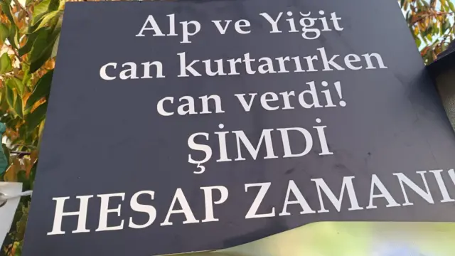 Şimdi hesap zamanı yazan bir pankart