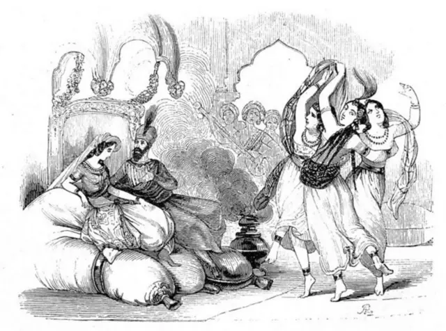 হেরেমে নারীরা নাচ, গান বাজনা, প্রাসাদ রক্ষণাবেক্ষণসহ বিভিন্ন কাজ করতেন।