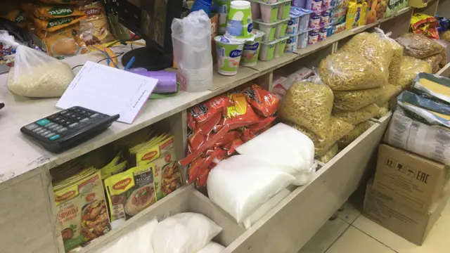 Аламүдүн базарында бир точкада кумшекердин төрт-беш кг гана калыптыр