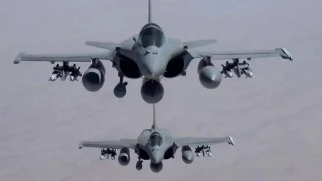 انڈیا نے فرانس سے رفال کا سودا کیا ہے جبکہ حال میں مزید طیاروں کا سودا کیا گيا ہے