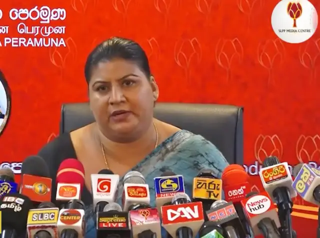 ශ්‍රී ලංකා පොදු ජන පෙරමුණු පාර්ලිමේන්තු මන්ත්‍රීනි කෝකිලා හර්ෂණි ගුණවර්ධන පක්ෂ මූලස්ථානයේ අද (15) පැවති ප්‍රවෘත්ති සාකච්ඡාවට එක්වෙමින්