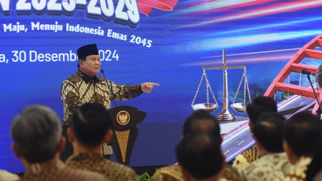 Presiden Prabowo Subianto menyampaikan arahan saat membuka Musyawarah Perencanaan Pembangunan Nasional (Musrenbangnas) di Kantor Bappenas, Jakarta, Senin (30/12/2024).