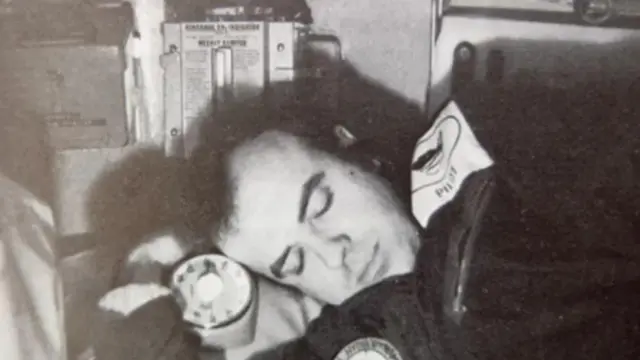 అగాథంలో చిక్కుకున్న నావికులు 