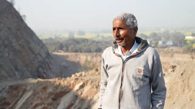 स्थाीय निवासियों के मुताबिक़ पहाड़ कटने की वजह से ज़मीन के नीचे का पानी और नीचे चला गया है