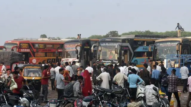 ખાનગી લકઝરી બસોમાં પણ કેટલા લોકોને જગ્યા નથી મળી રહી