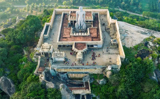 Kuil Shravanabelagola di India