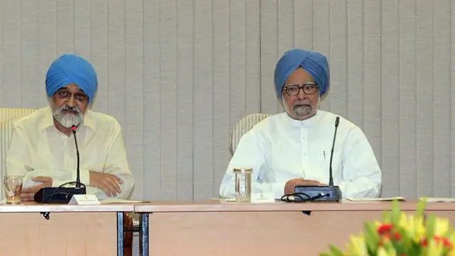 मनमोहन सिंह और मोंटेक सिंह अहालुवालिया