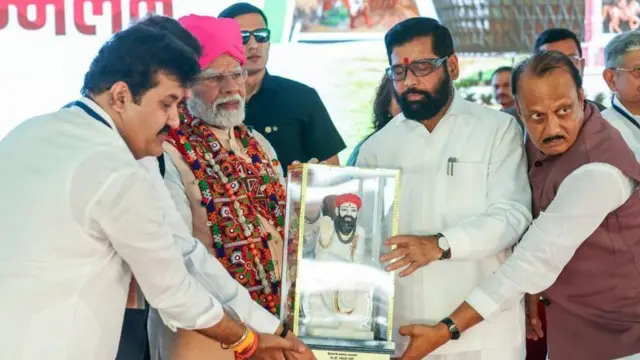 మహారాష్ట్ర అసెంబ్లీ ఎన్నికలు, మహా వికాస్ అఘాడి, మహాయుతి కూటమి, బీజేపీ, కాంగ్రెస్, శివసేన, దేవేంద్ర ఫడణవీస్, ఏక్‌నాధ్ శిందే, ముంబయి, హిందూత్వ, ఆరెస్సెస్