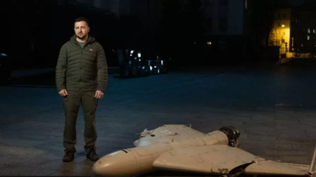 Prezida Zelensky ahagaze impande ya drone yakorowe 