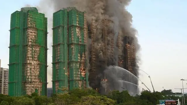 आग कितनी तेजी से फैलेगी यह इस पर निर्भर करेगा कि किसी स्थान पर कितनी नमी है, ज्वलनशील पदार्थों की मात्रा कितनी है