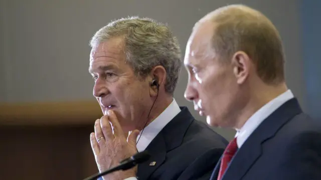 Буш и Путин во время пресс-конференции