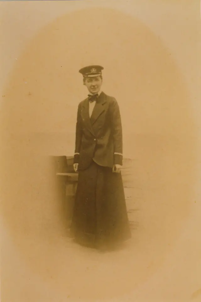 Fotografija uslikana tokom putovanja u Japan na brodu Glenlogan 1913. godine
