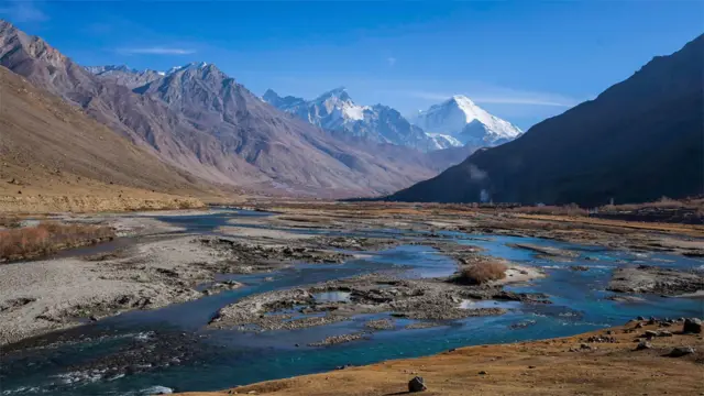 Hussain dan saudaranya Tafazzul meluncurkan Roots Ladakh pada 2013, sebuah biro perjalanan yang berfokus pada warisan alam dan budaya Kargil.