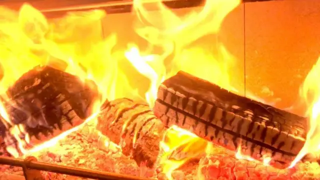 ዝነድድ እሳት