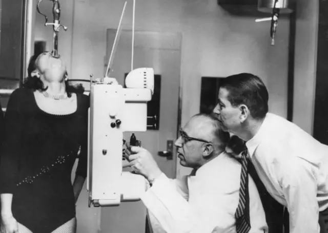 స్వార్డ్ స్వాలోయింగ్