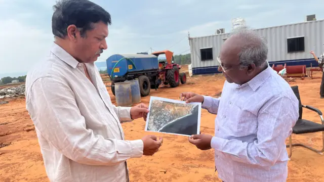 విశాఖపట్నం, భీమిలి మున్సిపాలిటీ , హౌసింగ్ సొసైటీ, బౌగోళిక వారసత్వ సంపద, ఎర్రమట్టి దిబ్బలు