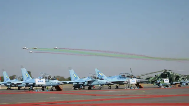 ၇၂ နှစ်မြောက် တပ်မတော်နေ့က စစ်တပ်လေယာဉ်နဲ့ ရဟတ်ယာဉ်တွေ တပ်တော်ဝင်အခမ်းအနားမြင်ကွင်း