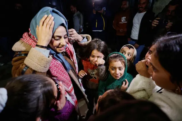 इजरेलले जेलबाट रिहा गरेका प्यालेस्टिनीमध्ये अधिकांश महिला र बालबालिका छन्