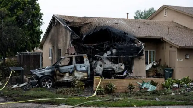 сгоревшая машина 