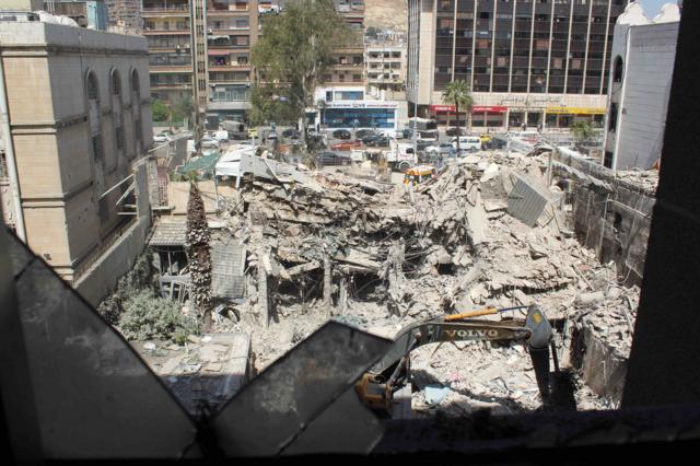 Prédio do consulado iraniano em escombros