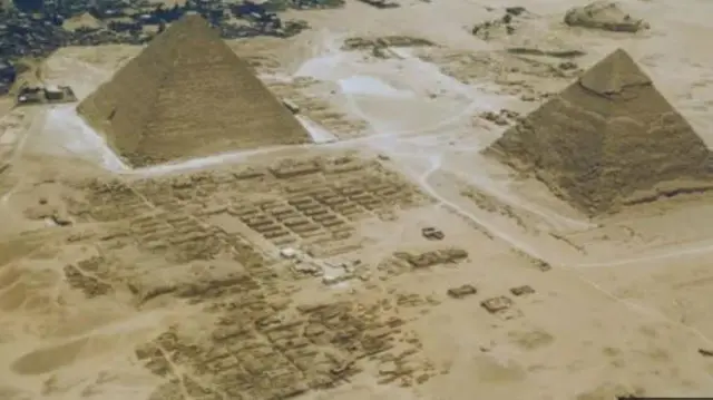 Hoton dalar Giza daga sama da kuma hubbaren wasu sarakuna da manya a tawagar sarki