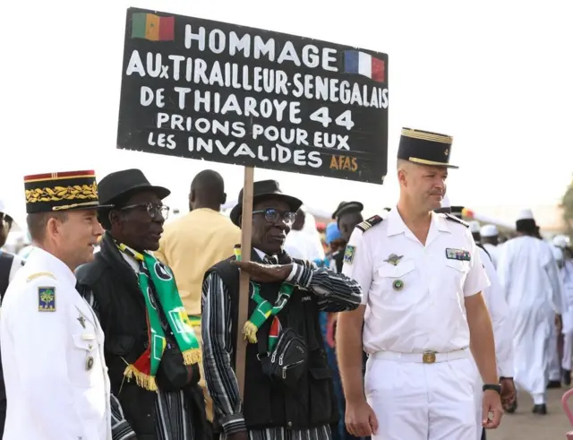 Une cérémonie commémorative a eu lieu au camp de Thiaroye en hommage aux tirailleurs sénégalais ayant servi dans l'armée française pendant les Première et Seconde Guerres mondiales avant d'être tués par les Français suite à une prétendue mutinerie. Ce 80e anniversaire a eu lieu à Dakar, au Sénégal, le 1er décembre 2024.