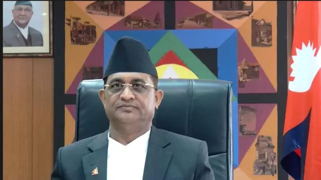 एमालेका विदेश विभाग प्रमुख रघुवीर महासेठ आफूहरूले भारत र चीन दुवैसँग समान सम्बन्ध राख्न चाहेको बताउँछन्