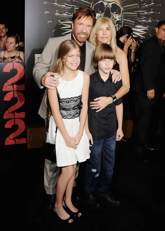 Норрис с семьей на премьере «Неудержимых 2»